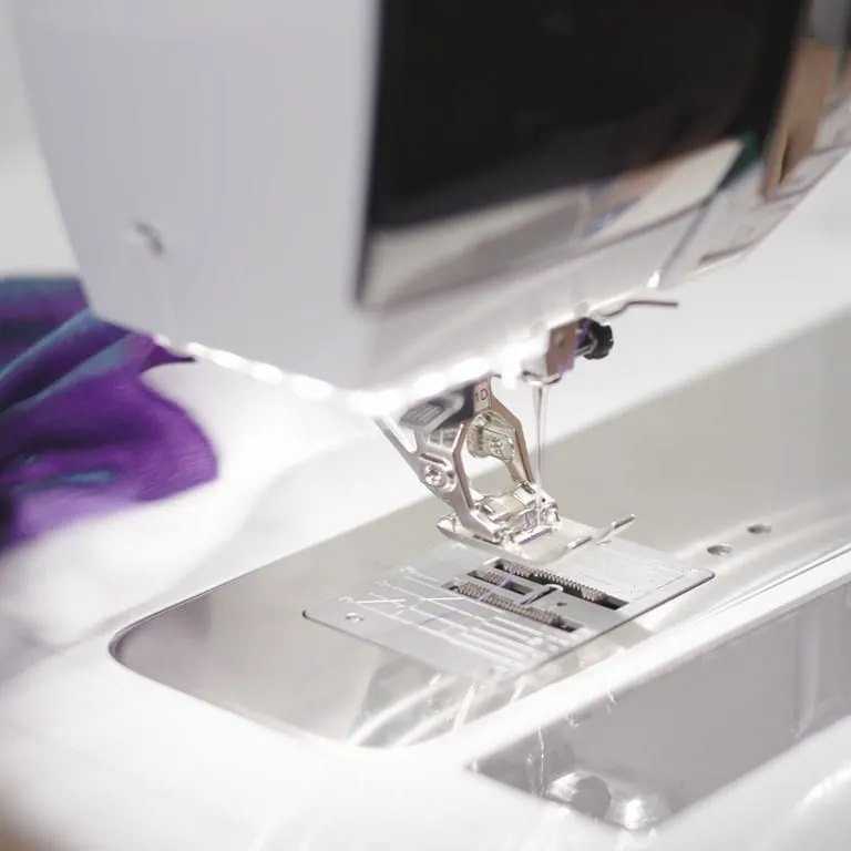 BERNINA-535-540-Keyfeature-ThreadCutter.jpg BERNINA-535-540-Keyfeature-ThreadCutter.jpg