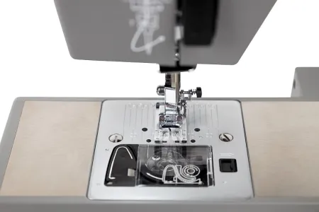 Швейная машина Швейная машина Leader STRONG STITCH — увеличенный столик для квилтинга