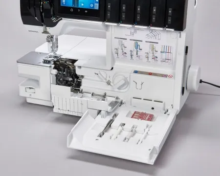 Коверлок Коверлок Bernina L890 — рабочая зона и приставной столик