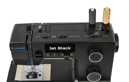 Швейная машина Швейная машина Jaguar Jet Black — горизонтальный челнок и автоматическая петля