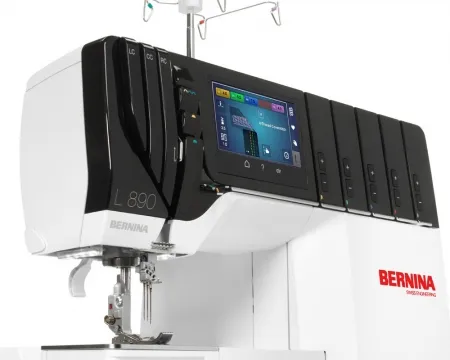 Коверлок Коверлок Bernina L890 — рабочая зона и приставной столик