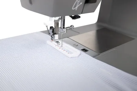 Швейная машина Швейная машина Leader STRONG STITCH — увеличенный столик для квилтинга