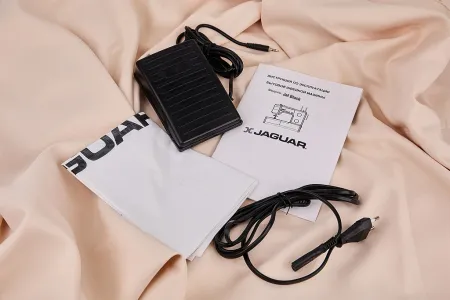 Швейная машина Швейная машина Jaguar Jet Black — горизонтальный челнок и автоматическая петля