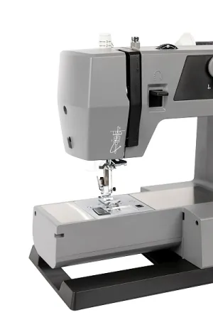 Швейная машина Швейная машина Leader STRONG STITCH — увеличенный столик для квилтинга